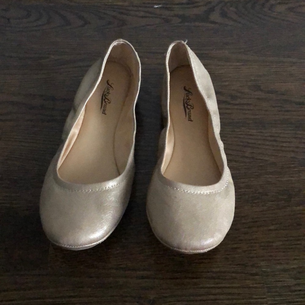Lucky Brand Emmie Platinum Flats Size 8